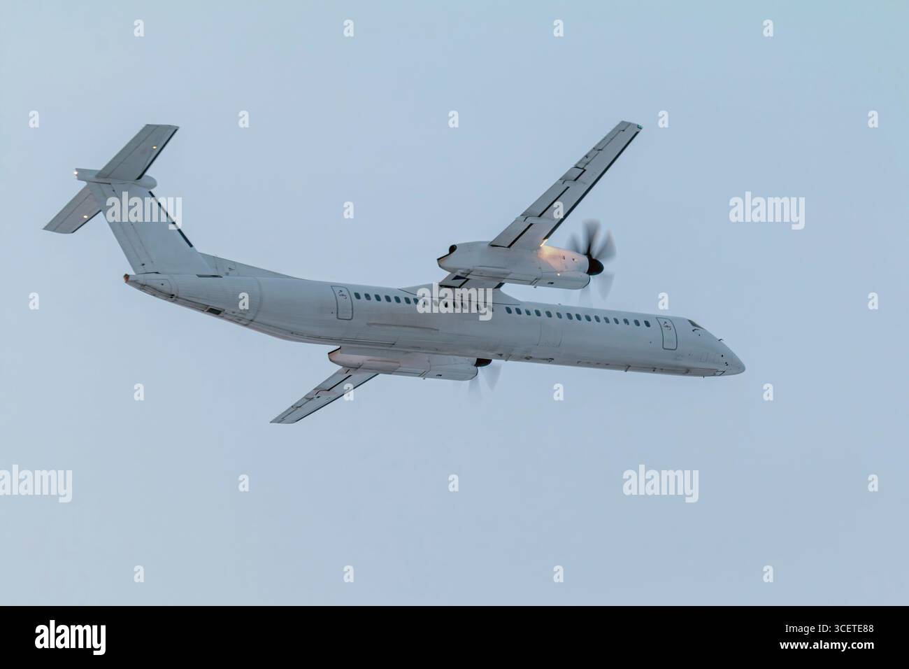 Modern white turboprop airliner hi-res stock photography and images - Alamy