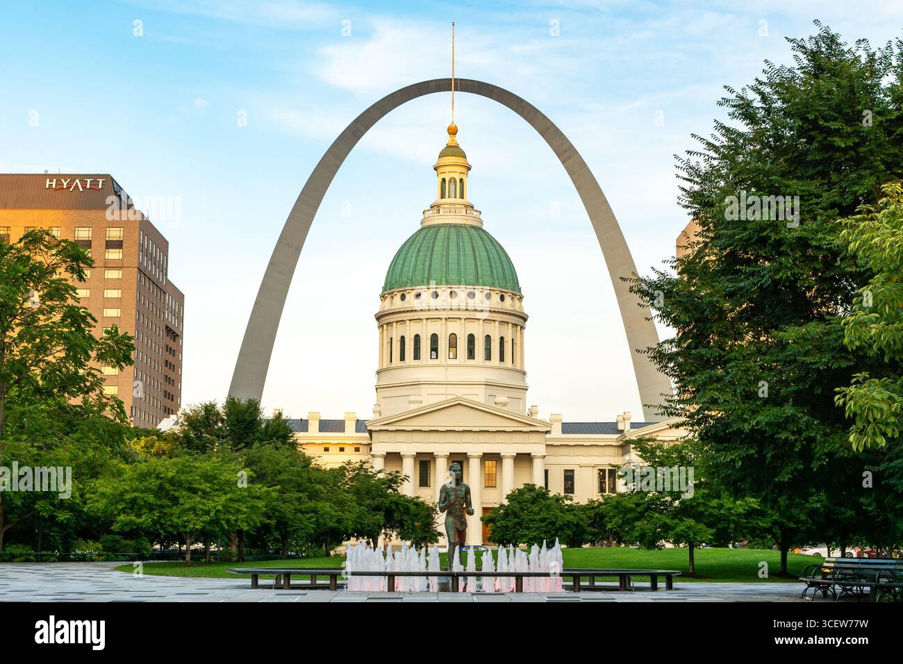 Old courthouse saint louis hi-res stock photography and images - Alamy