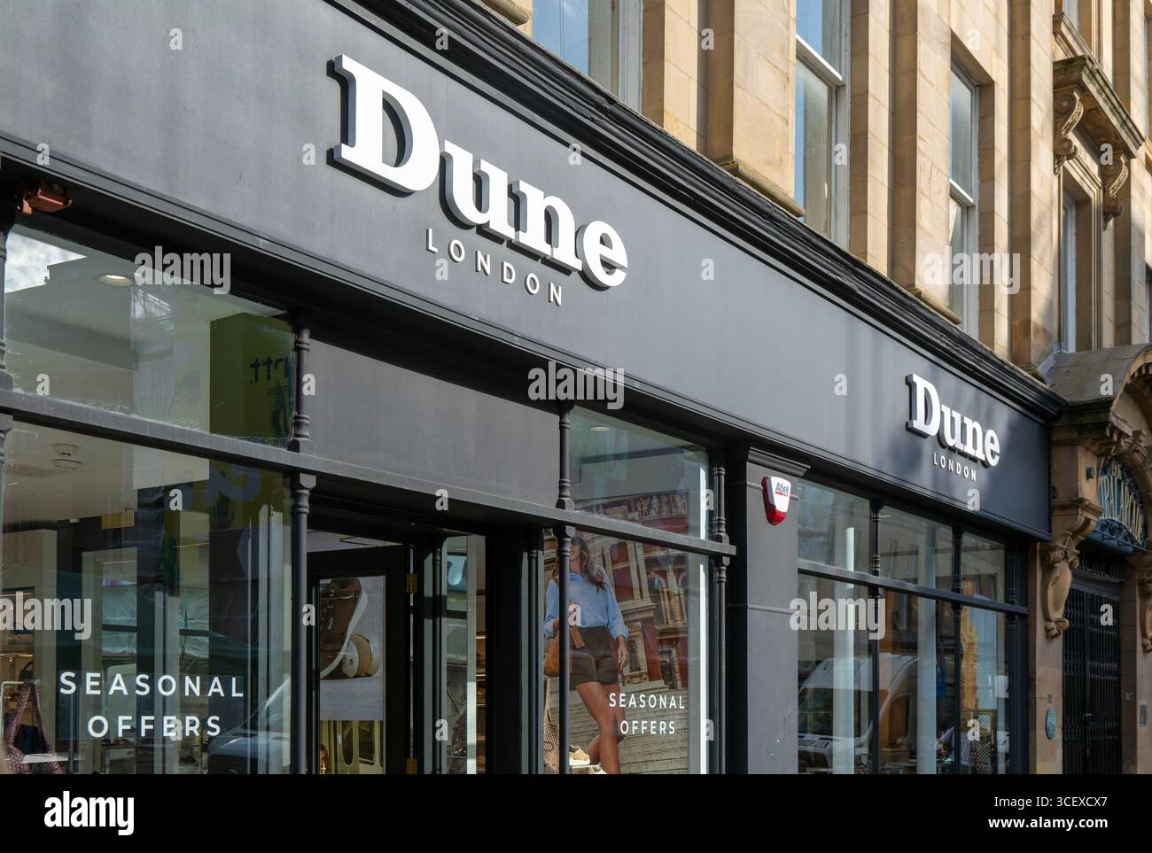 Dune london hi-res stock photography and images - Alamy