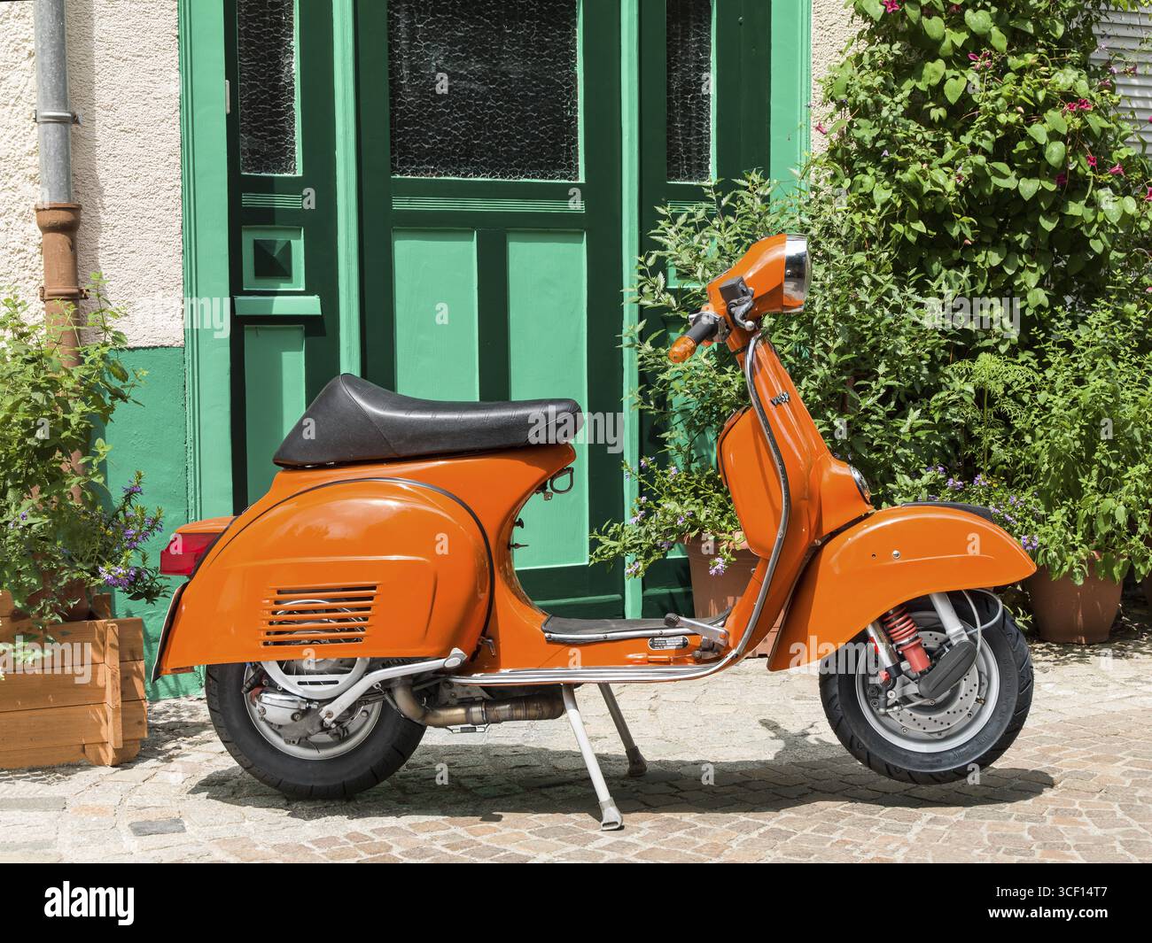 Vespa rally 200 hi-res stock photography and images - Alamy