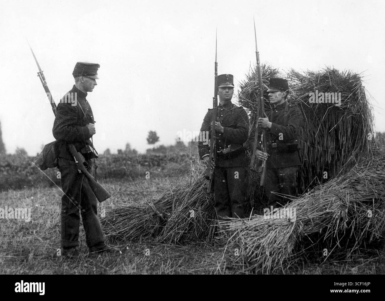 Thatch Guard Thatched camp Black and White Stock Photos & Images - Alamy