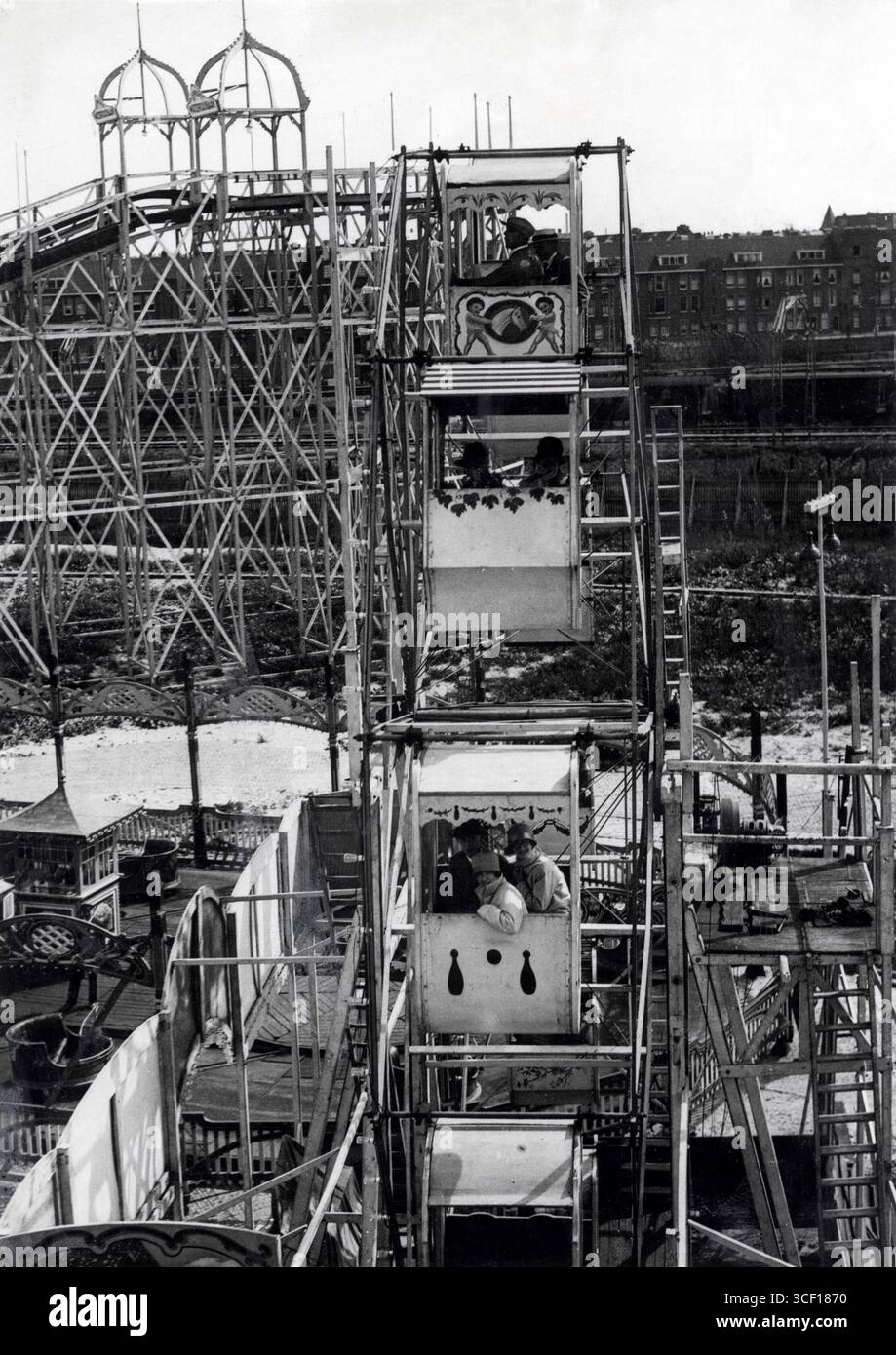 Early 1900s amusement park hi-res stock photography and images - Alamy