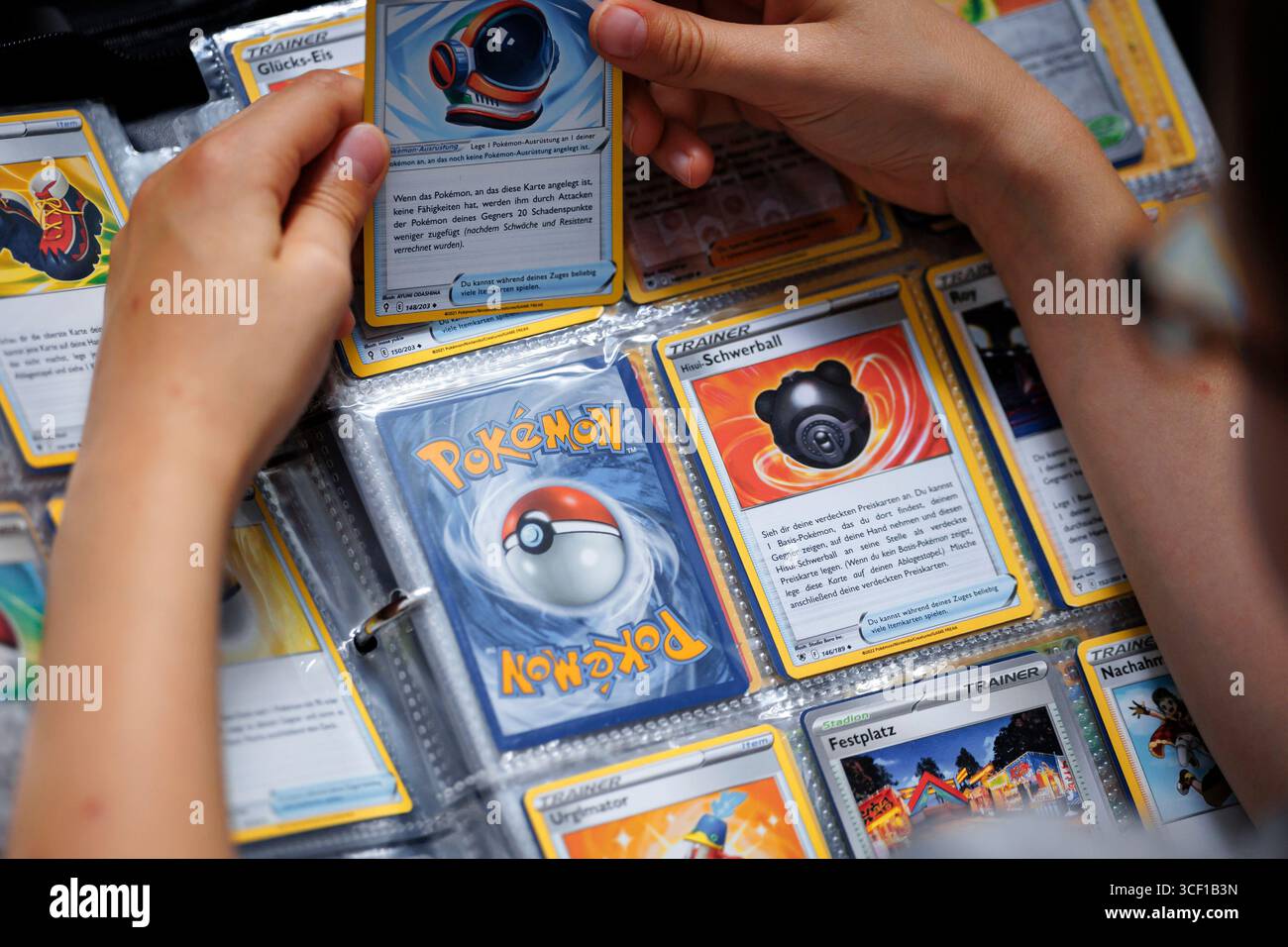 tinkatink pokemon cards 216/193 - Tinkatink main image 1