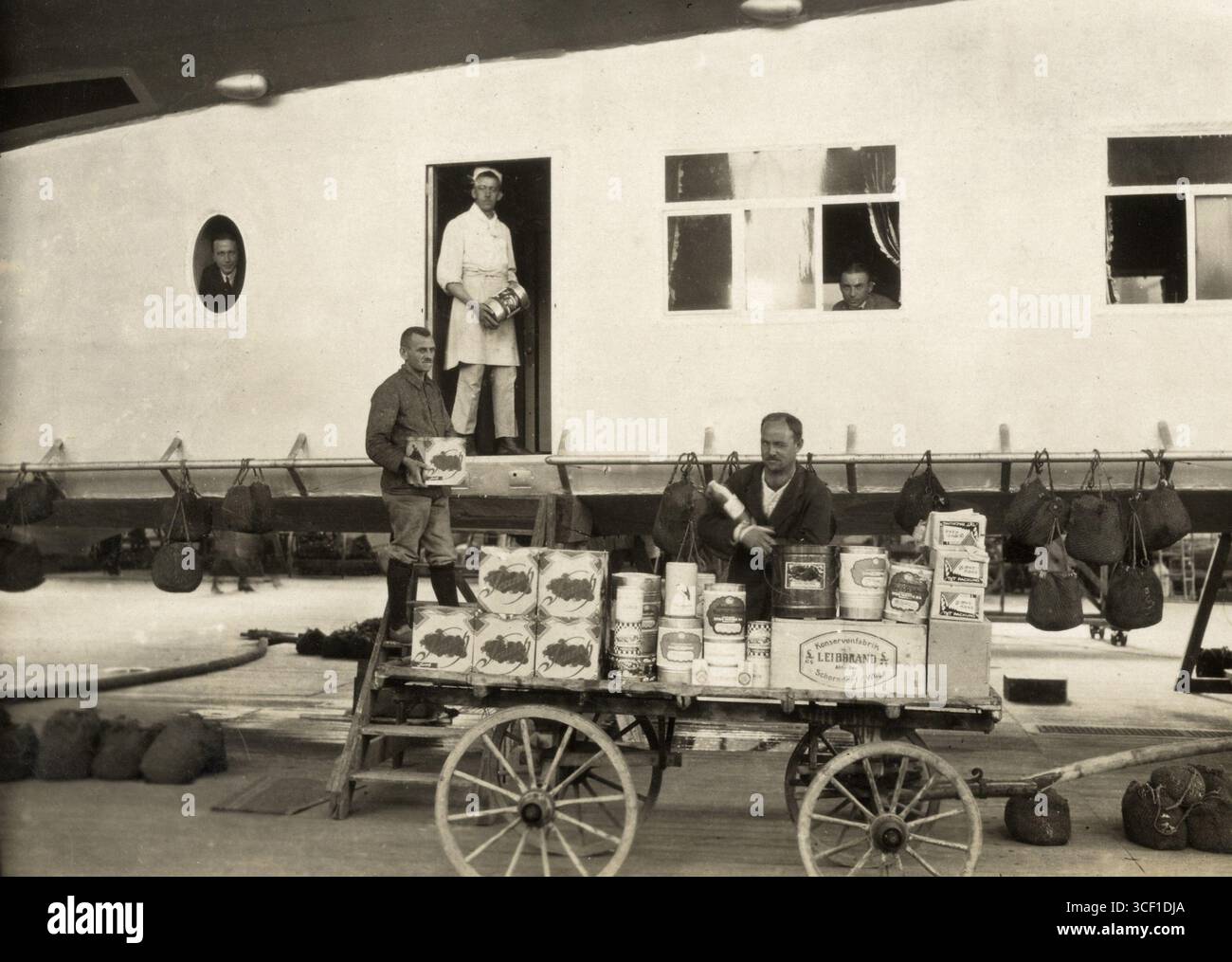 Airship farewell hi-res stock photography and images - Alamy