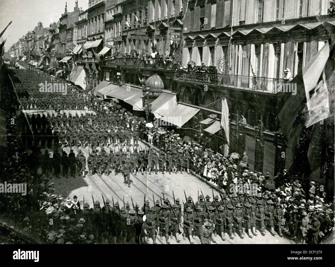 Arrival of american troops hi-res stock photography and images - Alamy