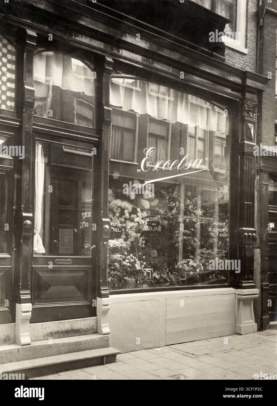1920s display window hi-res stock photography and images - Alamy
