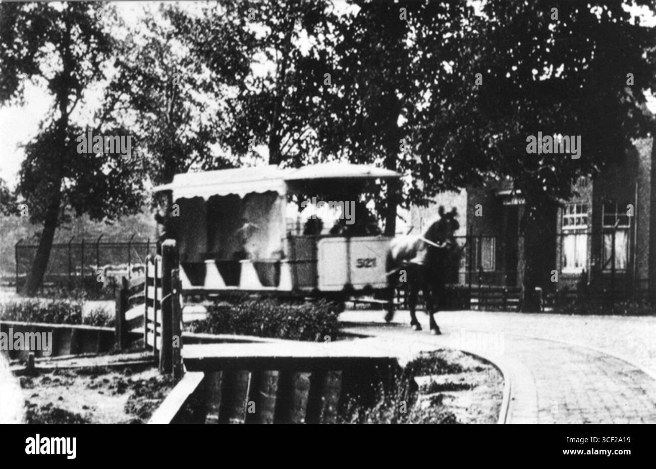 Number Of Horse Drawn Vehicles Black And White Stock Photos Images number-of-horse-drawn-vehicles-black-and-white-stock-photos-images