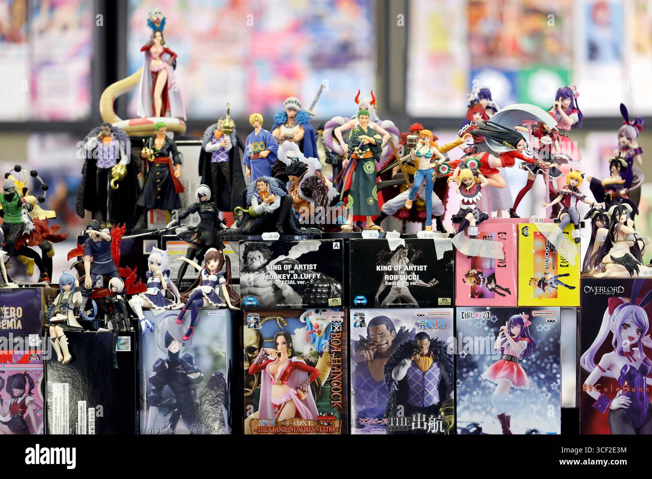 Manga-Figuren bekannter Anime-Serien zu sehen auf der weltgrößten Computerspielmesse Gamescom 2025 in der KoelnMesse. Köln, 20.08.2025 NRW Deutschland *** Manga figures from well-known anime series on show at the worlds largest computer games fair Gamescom 2025 at KoelnMesse Cologne, 20 08 2025 NRW Germany Copyright: xChristophxHardtx Stock Photo