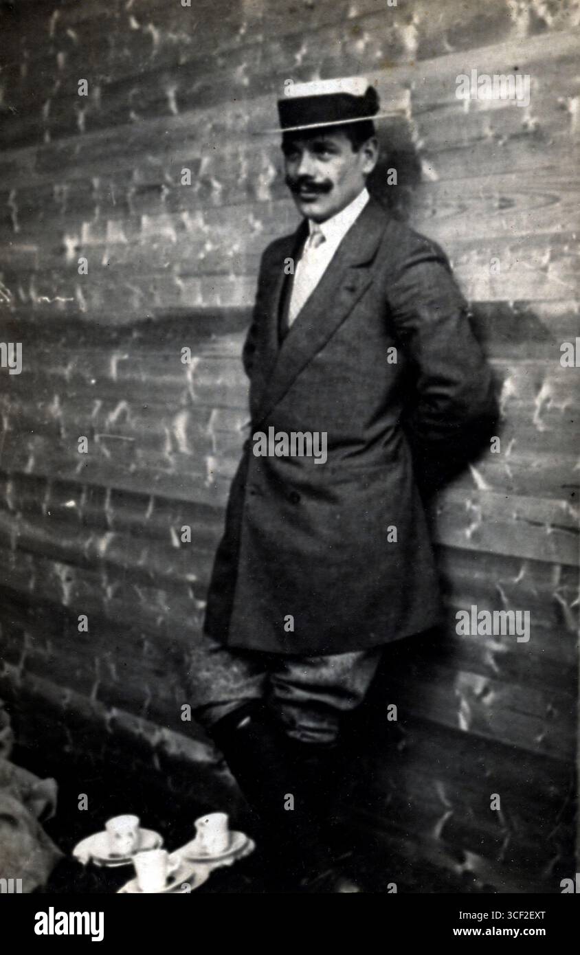 1900s fashion men hi-res stock photography and images - Alamy