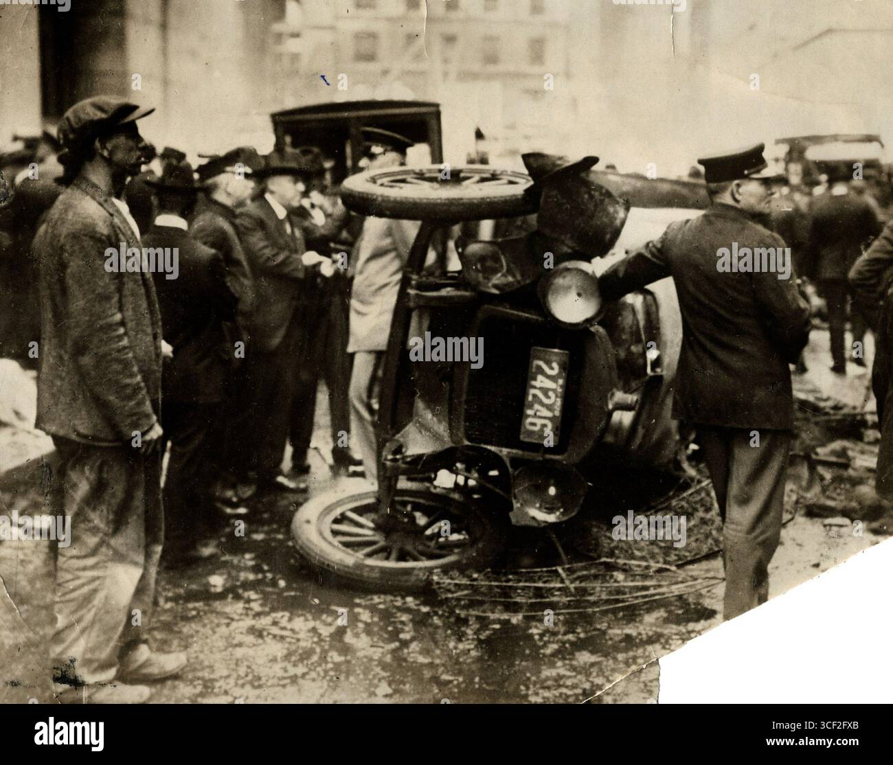 Blast wall damage hi-res stock photography and images - Alamy