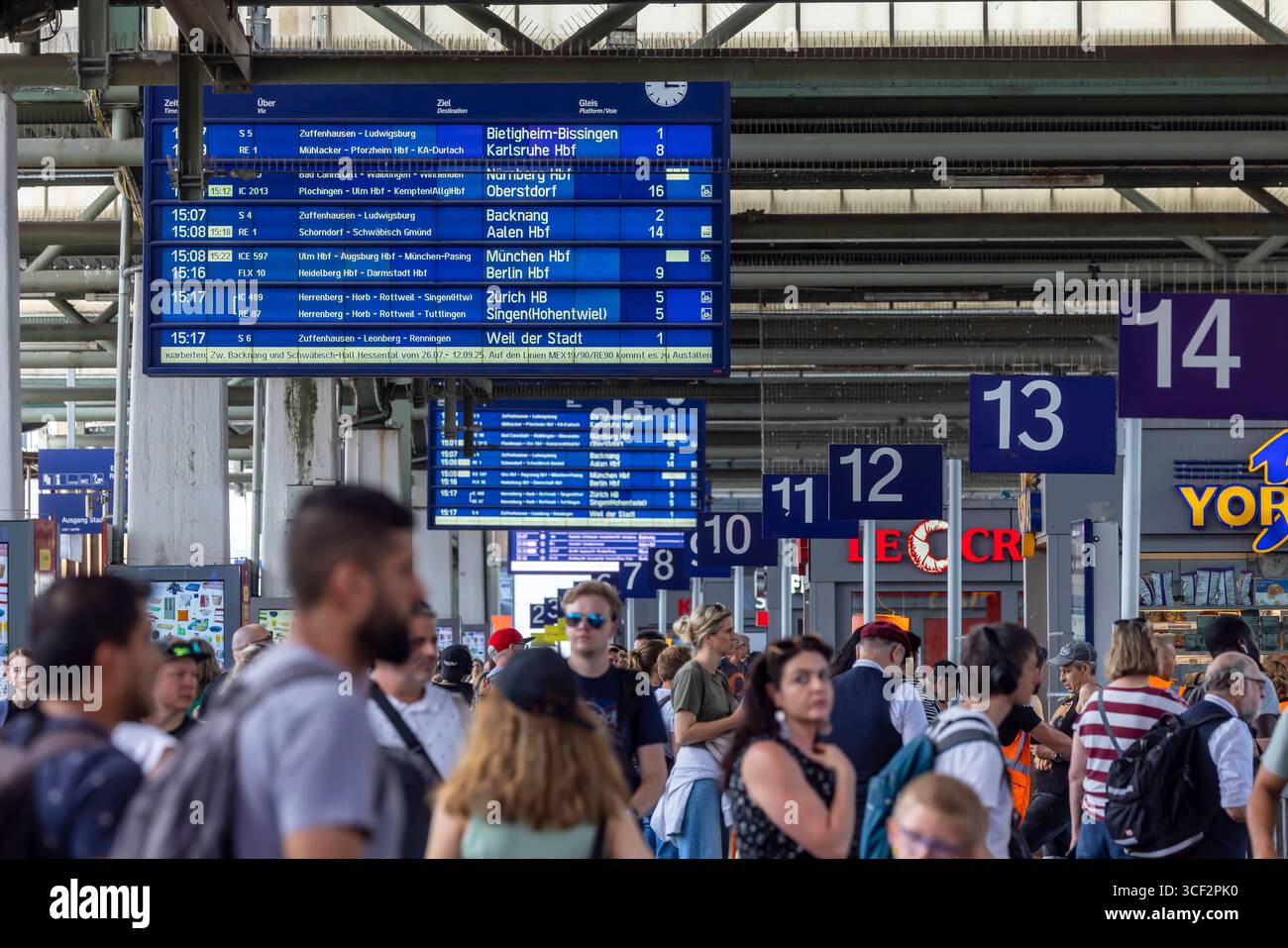 Spannende Bahnhof Stuttgart Ankunft Bildernull