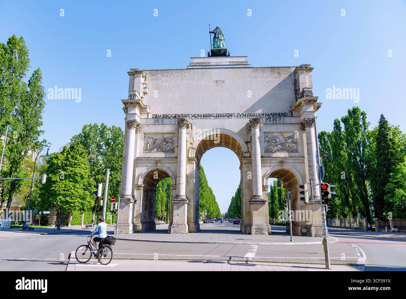 Siegestor between Ludwigstraße and Leopoldstraße in Munich, Bavaria