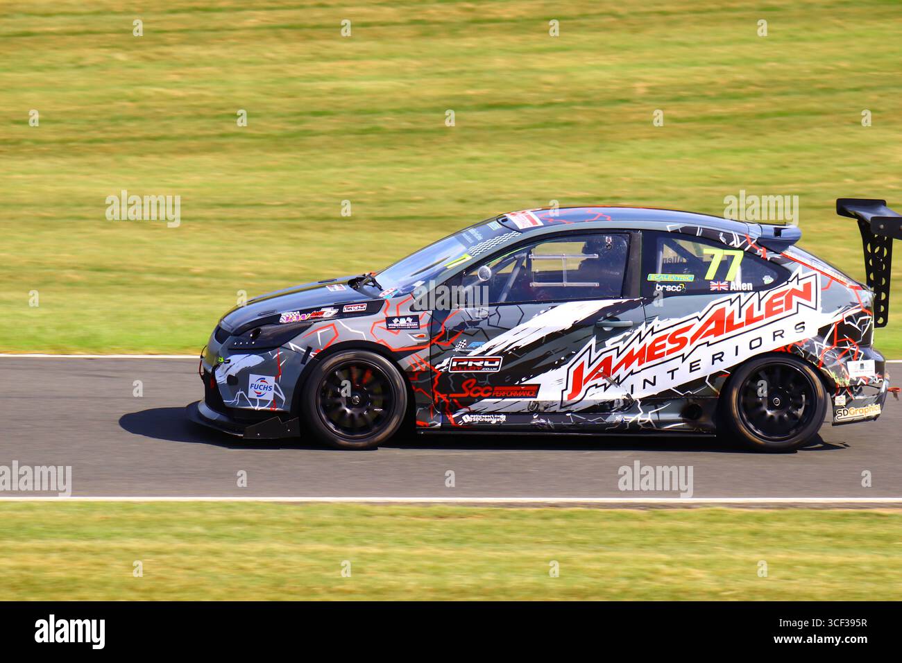 Brscc car racing at Cadwell Park Lincolnshire Stock Photo - Alamy