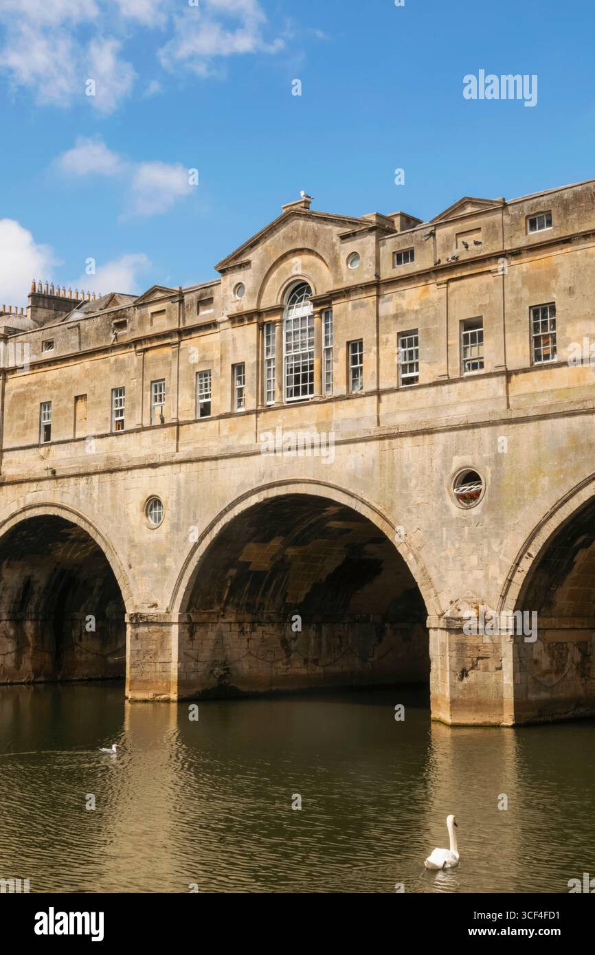England, Somerset, Bath, River Avon and Pulteney Bridge Stock Photo