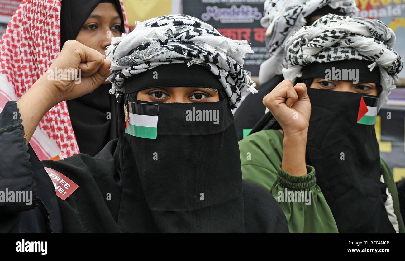 Muslim women in india genocide hi-res stock photography and images - Alamy