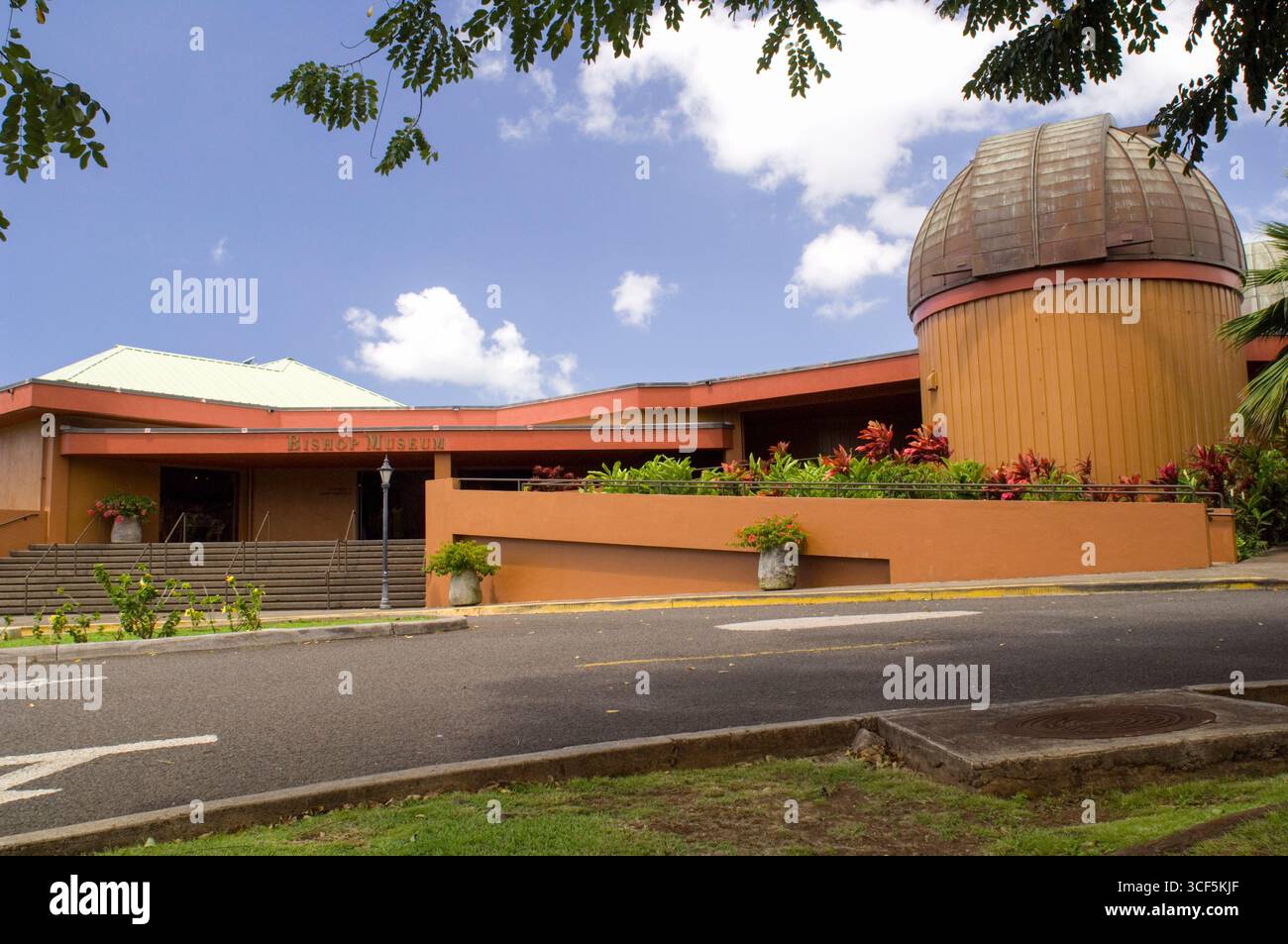 Built in 1982, the Jabulka building forms the entrance to the Bishop Museum. Bishop Museum is the largest museum in the state of Hawaii and is the pre Stock Photo