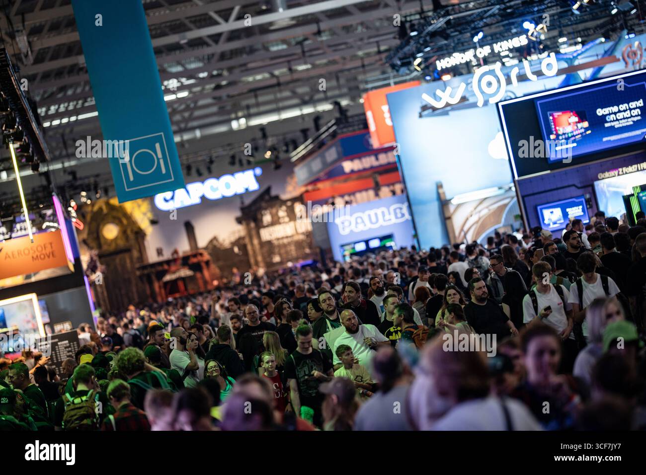 Gamescom 2025 in Köln Blick auf die Ausstellungsflächen in den Kölner ...