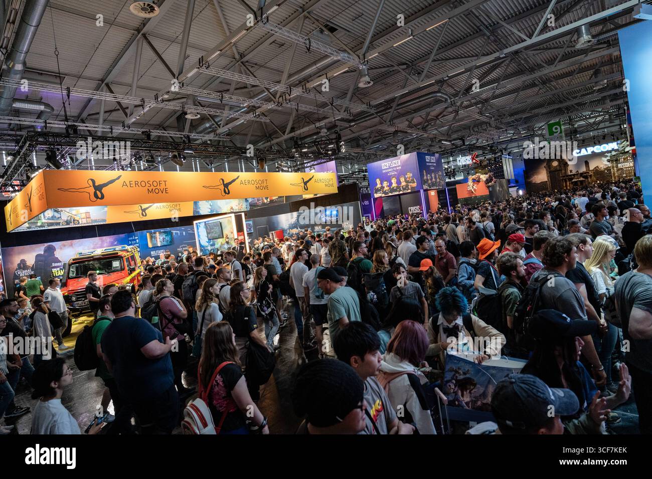 Gamescom 2025 in Köln Blick auf die Ausstellungsflächen in den Kölner ...