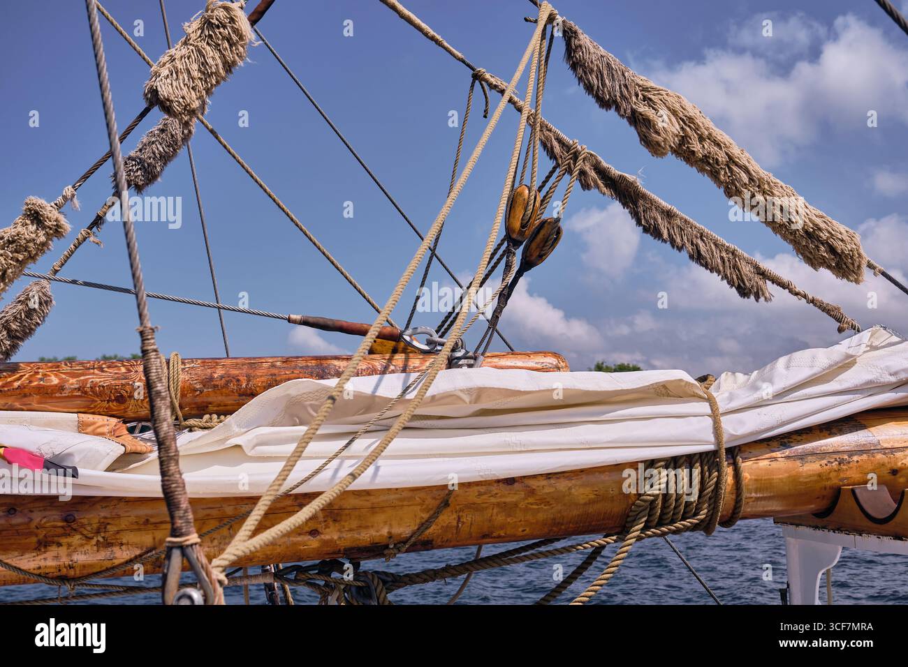 Gaff rig hi-res stock photography and images - Alamy