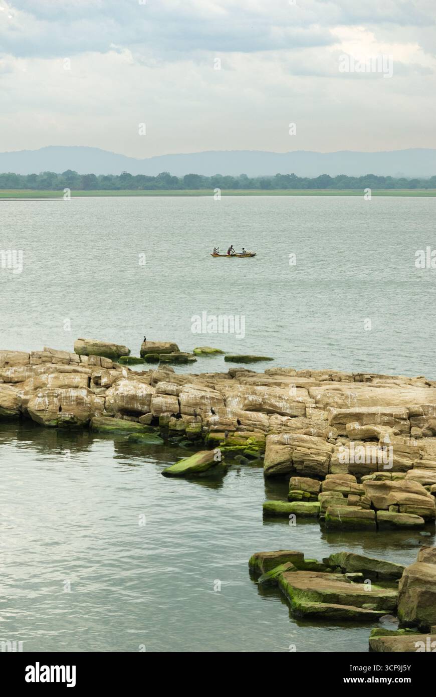 Parakrama samudra hi-res stock photography and images - Alamy, image size:870x1390