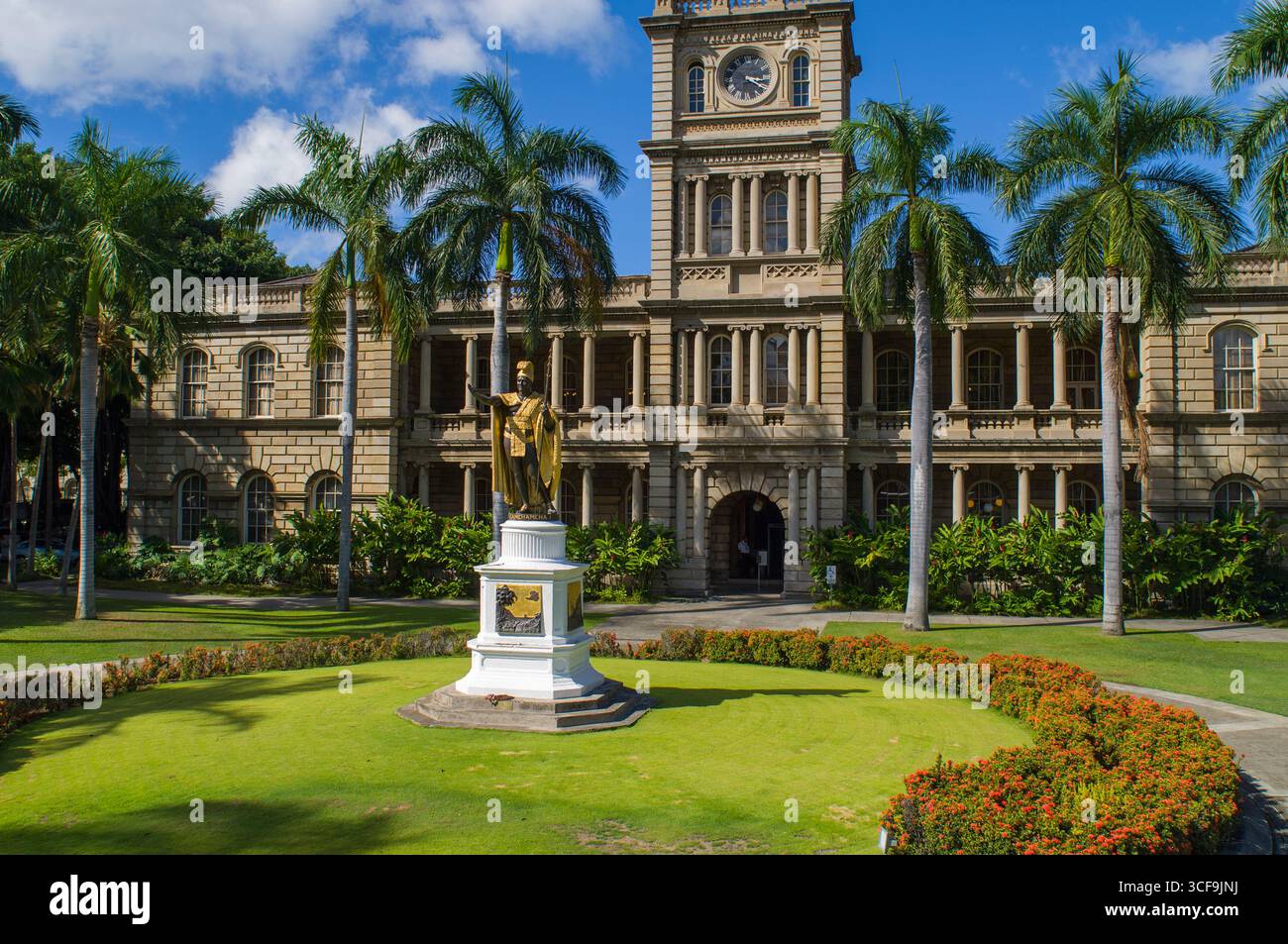 Statue of King Kamehameha I located in front of Ali'Iolani Hale ...