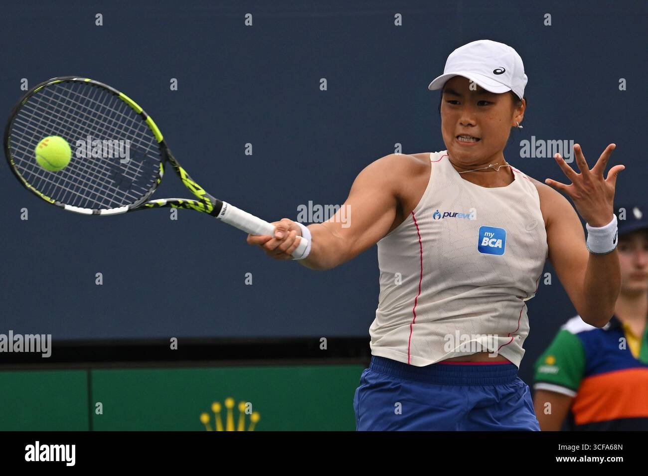 New York, USA. 21st Aug, 2025. Janice Tjen of Indonesia plays against Maja Chwalinska of Poland during the Women's Qualifying Singles Round 2 of the 2025 US Open tournament, at the USTA Billie Jean King National Tennis Center in Flushing Meadow-Corona Park, in the Queens borough of New York, NY, August 21, 2025. Tjen won the match and moves on to the next qualifying round.(Photo by Anthony Behar/SipaUSA) Credit: Sipa USA/Alamy Live News Stock Photo