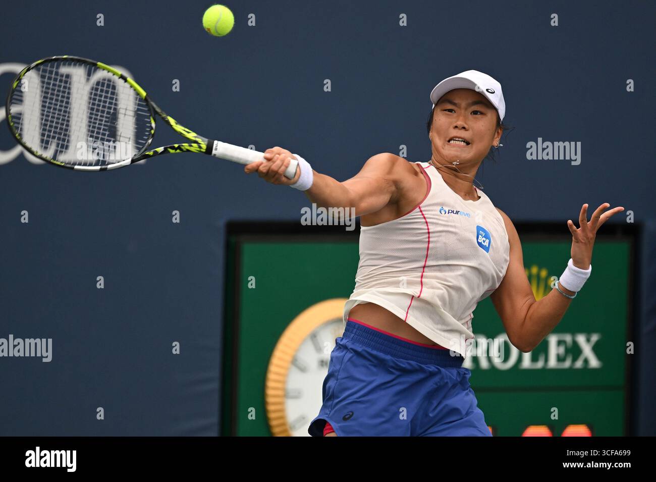 New York, USA. 21st Aug, 2025. Janice Tjen of Indonesia plays against Maja Chwalinska of Poland during the Women's Qualifying Singles Round 2 of the 2025 US Open tournament, at the USTA Billie Jean King National Tennis Center in Flushing Meadow-Corona Park, in the Queens borough of New York, NY, August 21, 2025. Tjen won the match and moves on to the next qualifying round.(Photo by Anthony Behar/SipaUSA) Credit: Sipa USA/Alamy Live News Stock Photo