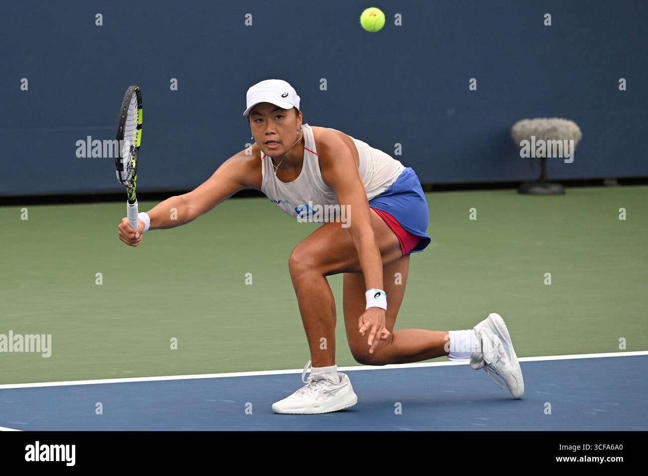 New York, USA. 21st Aug, 2025. Janice Tjen of Indonesia plays against Maja Chwalinska of Poland during the Women's Qualifying Singles Round 2 of the 2025 US Open tournament, at the USTA Billie Jean King National Tennis Center in Flushing Meadow-Corona Park, in the Queens borough of New York, NY, August 21, 2025. Tjen won the match and moves on to the next qualifying round.(Photo by Anthony Behar/SipaUSA) Credit: Sipa USA/Alamy Live News Stock Photo