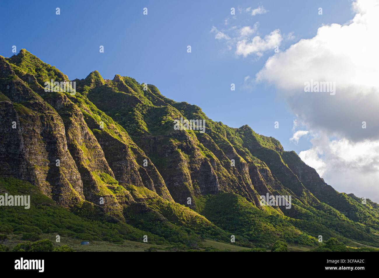 Valley With Ridges Rugged mountain ridges above Kaaawa Valley, Oahu, Hawaii, USA Stock ...