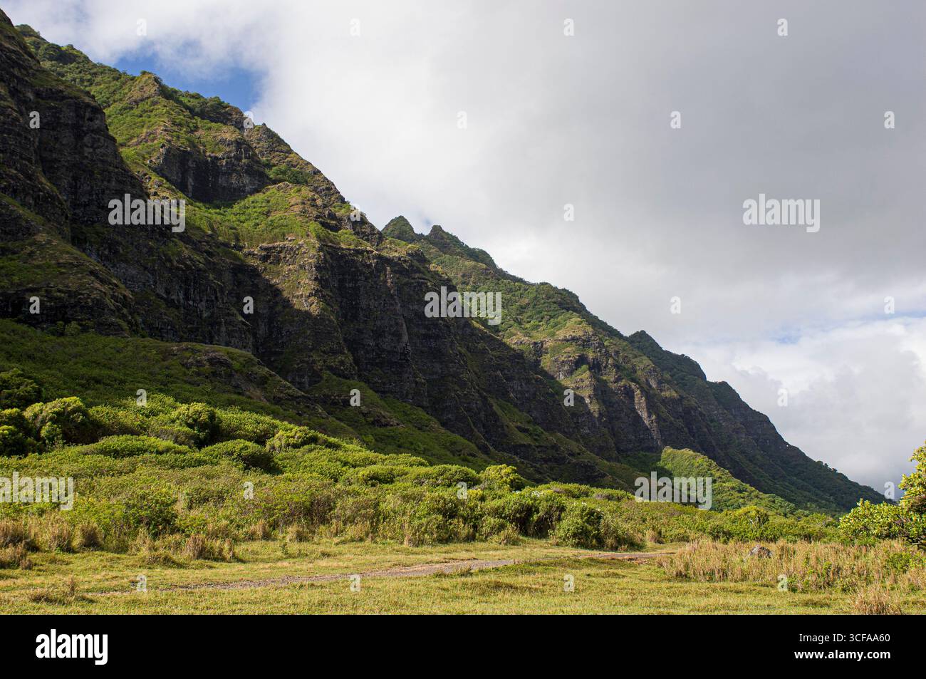 Koolau mountain range above hi-res stock photography and images - Alamy