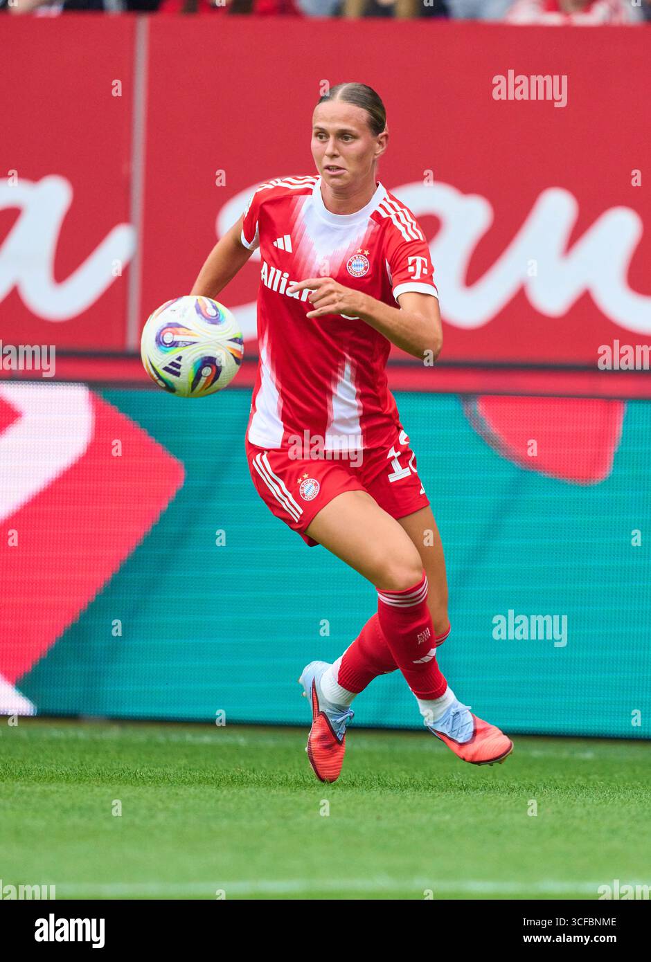Bayern Coach Praises Klara Bühl After Bundesliga Opener Despite Room for Improvement Bayern Coach Praises Klara Bühl After Bundesliga Opener Despite Room for Improvement