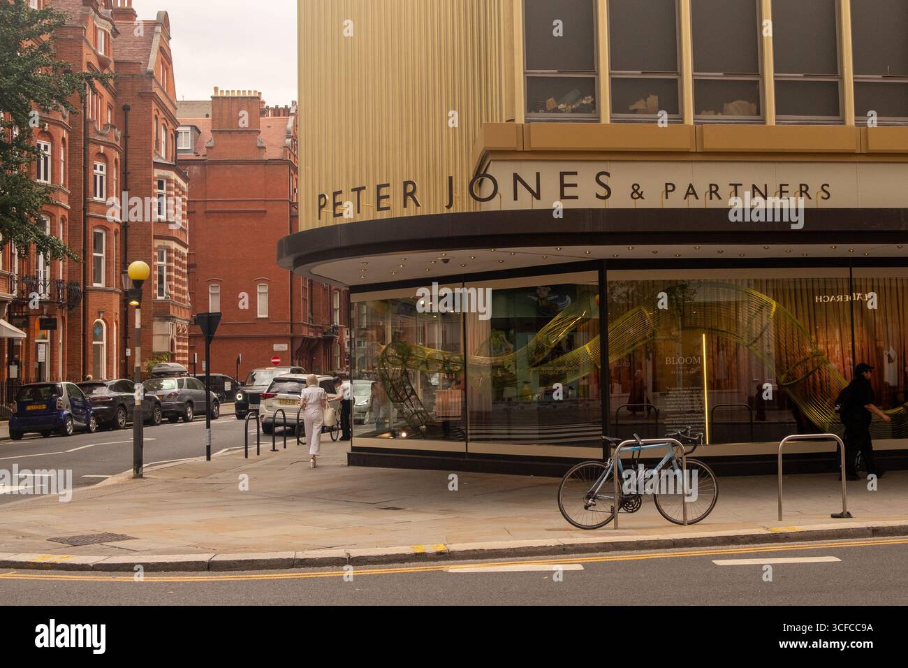 Sloane square hi-res stock photography and images - Alamy
