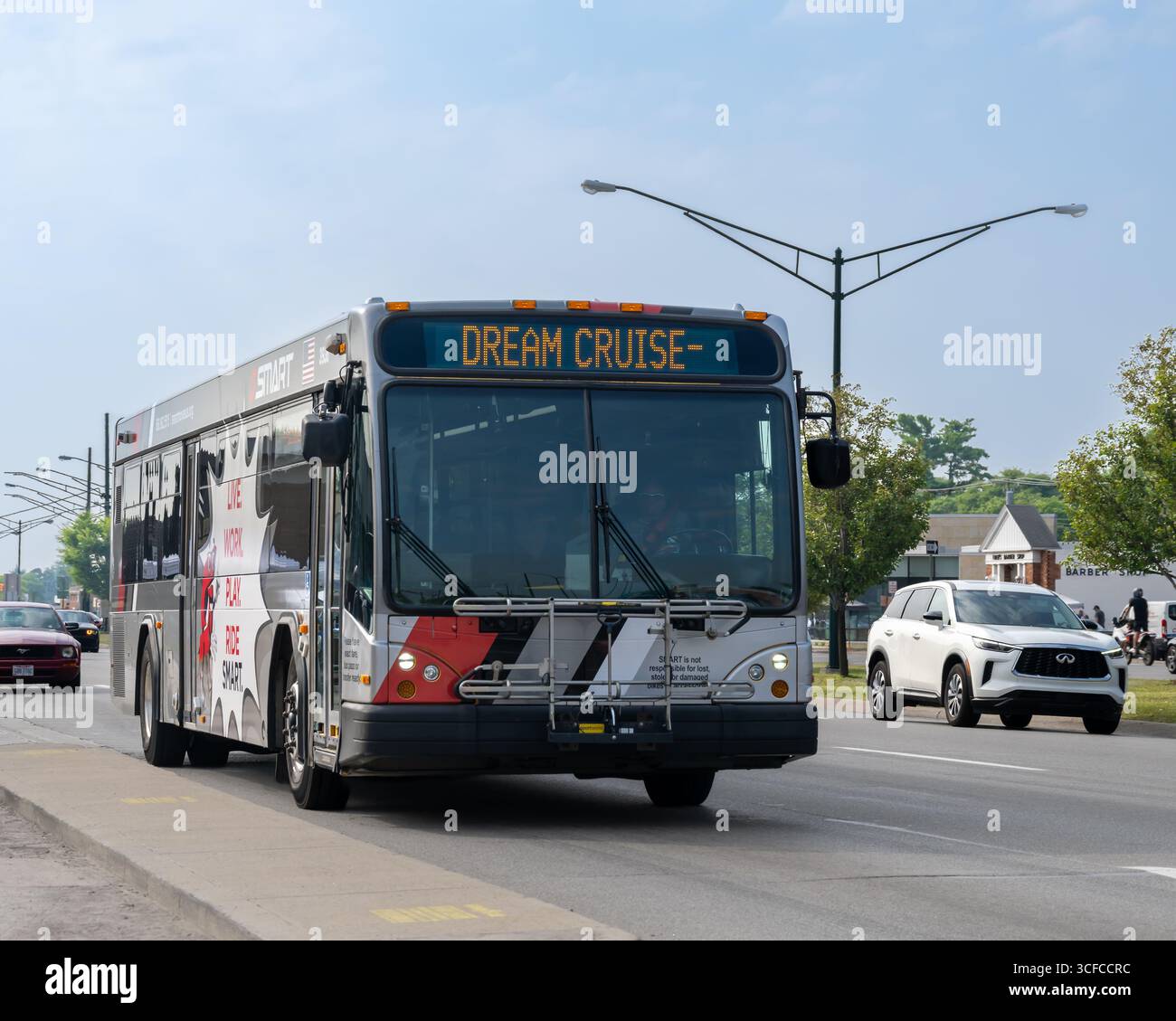 Usa shuttle bus driver hi-res stock photography and images - Alamy