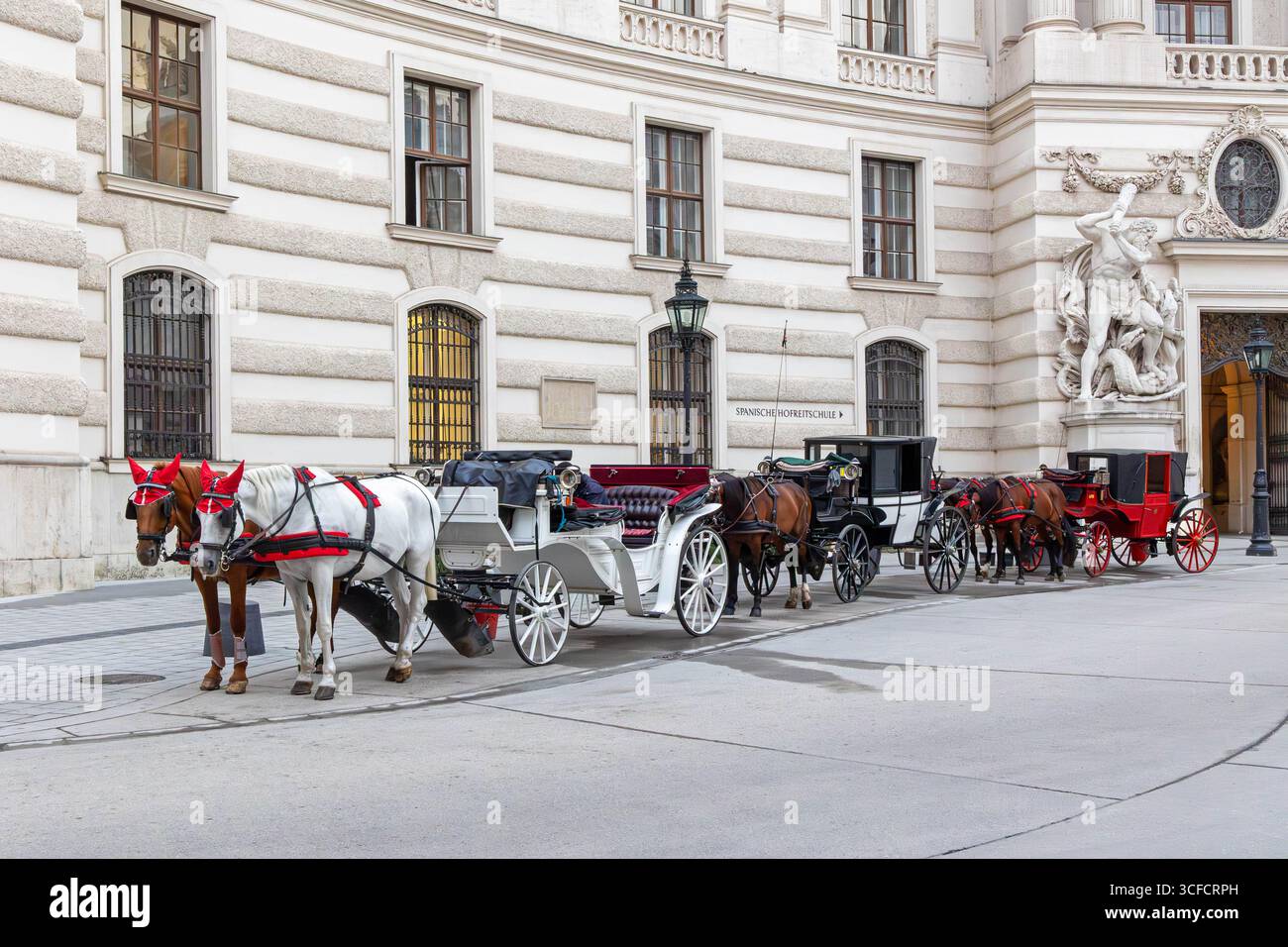 Royal horse drawn carriage hi-res stock photography and images - Alamy