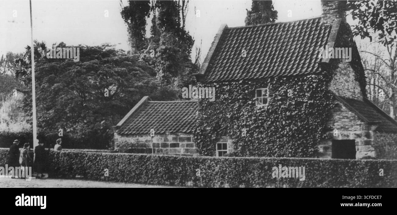 Captain James Cook : 1728 - 1779 , English explorer , navigator and cartographer .  Captain Cook's Cottage originally built in 1755 at Great Ayton , Yorkshire , England in 1933 was sold and relocated to Fitzroy Gardens , Melbourne , Australlia 1934 Stock Photo