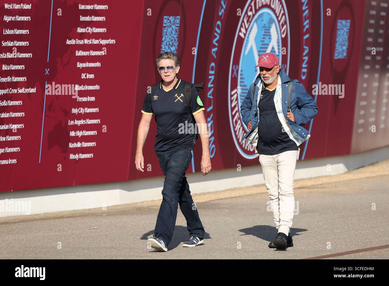 London Stadium, London, UK. 22nd Aug, 2025. Premier League Football, West Ham United versus Chelsea; West Ham United supporters make their way to the ground Editorial use only: DataCo restrictions apply See www.football-dataco.com Credit: Action Plus Sports/Alamy Live News Stock Photo