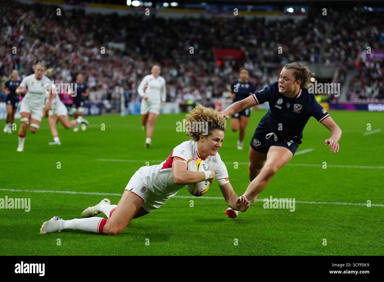 england-s-ellie-kildunne-scores-her-sides-fourth-try-during-the-women-s