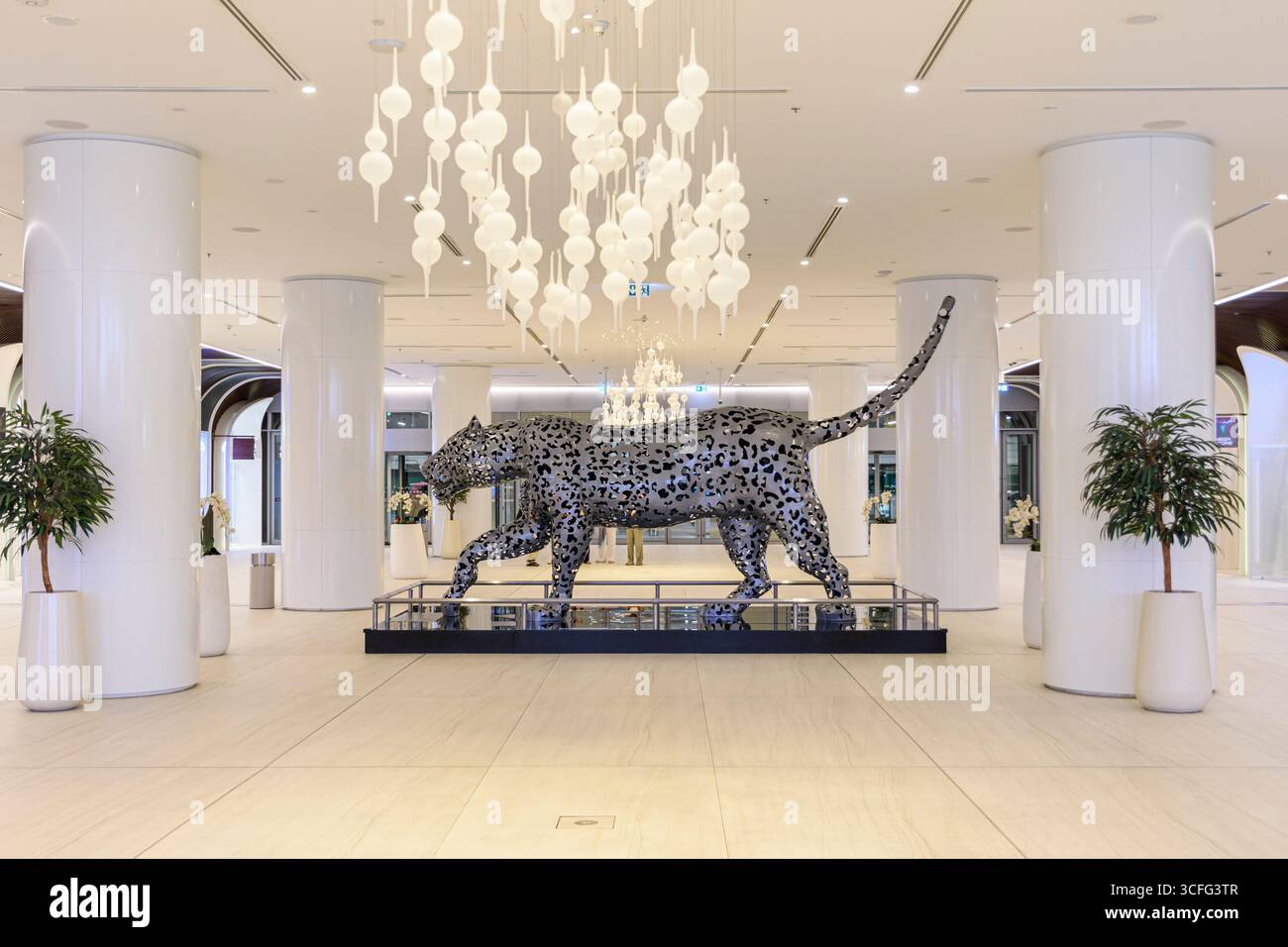 Tiger sculpture at the Dubai Mall, Dubai, UAE Stock Photo