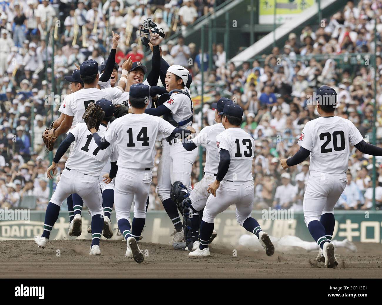 The History of Koshien's Free Outfield Seats During the Summer High School Baseball Tournament