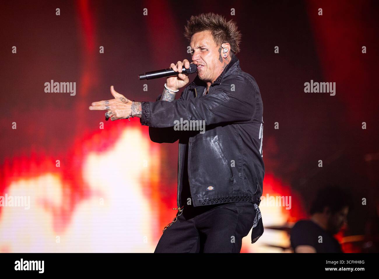the-lead-singer-of-papa-roach-jacoby-shaddix-performs-live-at-vilar-de