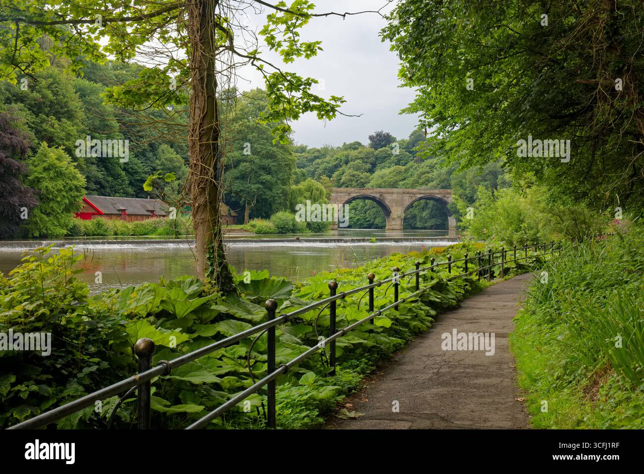 Bridge along footpath leading hi-res stock photography and images - Alamy