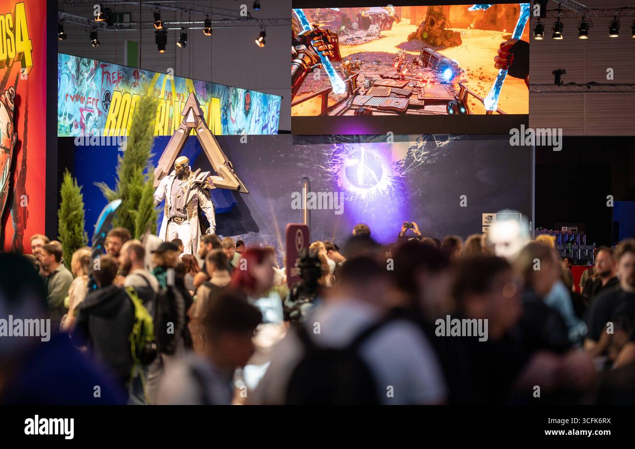 Gamescom 2025 in Köln Blick auf die Ausstellungsflächen in den Kölner MessehallenGamescom 2025 in Köln nach Eigenaussage weltgrößte Messe für Computer- und Videospiele, gemessen an Ausstellungsfläche und Besucheranzahl, Köln Nordrhein-Westfalen Deutschland Messegelände *** Gamescom 2025 in Cologne View of the exhibition areas in the Cologne exhibition halls Gamescom 2025 in Cologne is the worlds largest trade fair for computer and video games in terms of exhibition space and visitor numbers, Cologne North Rhine-Westphalia Germany Exhibition grounds Stock Photo
