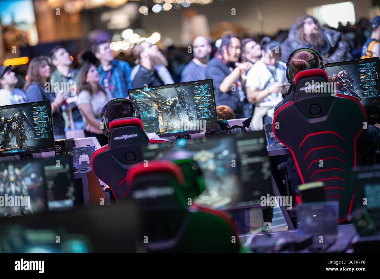 Gamescom 2025 in Köln Blick auf die Ausstellungsflächen in den Kölner MessehallenGamescom 2025 in Köln nach Eigenaussage weltgrößte Messe für Computer- und Videospiele, gemessen an Ausstellungsfläche und Besucheranzahl, Köln Nordrhein-Westfalen Deutschland Messegelände *** Gamescom 2025 in Cologne View of the exhibition areas in the Cologne exhibition halls Gamescom 2025 in Cologne is the worlds largest trade fair for computer and video games in terms of exhibition space and visitor numbers, Cologne North Rhine-Westphalia Germany Exhibition grounds Stock Photo