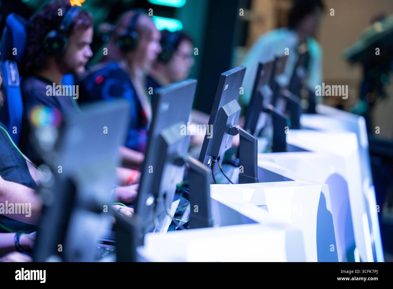 Gamescom 2025 in Köln Blick auf die Ausstellungsflächen in den Kölner MessehallenGamescom 2025 in Köln nach Eigenaussage weltgrößte Messe für Computer- und Videospiele, gemessen an Ausstellungsfläche und Besucheranzahl, Köln Nordrhein-Westfalen Deutschland Messegelände *** Gamescom 2025 in Cologne View of the exhibition areas in the Cologne exhibition halls Gamescom 2025 in Cologne is the worlds largest trade fair for computer and video games in terms of exhibition space and visitor numbers, Cologne North Rhine-Westphalia Germany Exhibition grounds Stock Photo