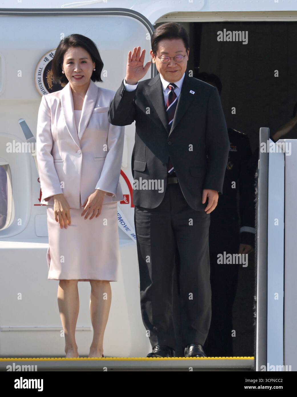 President Lee Jae-myung returns to South Korea after US and Mexico trip President Lee Jae-myung returns to South Korea after US and Mexico trip