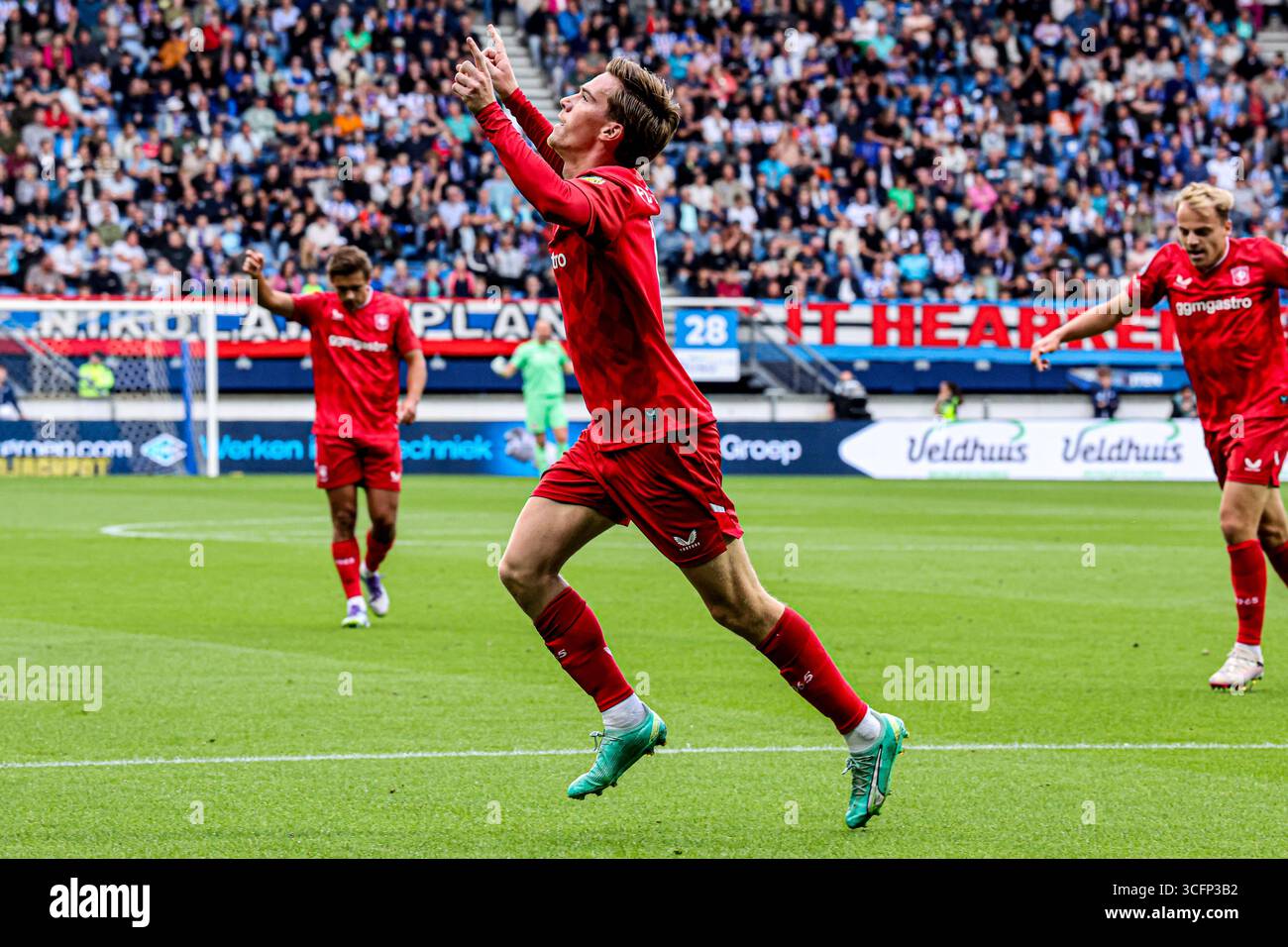HEERENVEEN, NETHERLANDS - AUGUST 24: Daan Rots of FC Twente celebrates ...