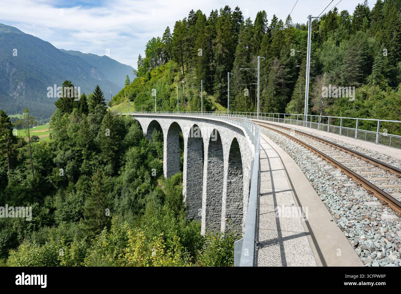 High altitude bridge hi-res stock photography and images - Alamy