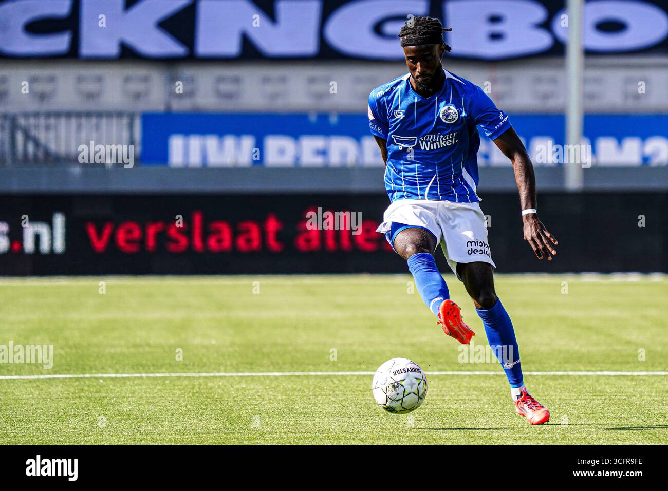 DEN BOSCH - (L-R) Kevin Monzialo of FC Den Bosch, Danny Verbeek of FC Den  Bosch, and Thijs van Leeuwen of FC Den Bosch celebrate the 1-4 goal during  the round of