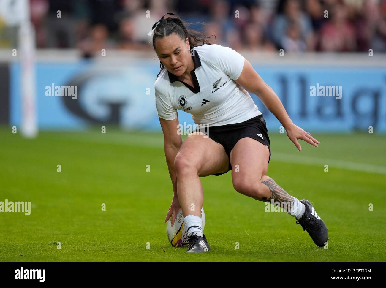 Portia woodman new zealand world cup hi-res stock photography and ...