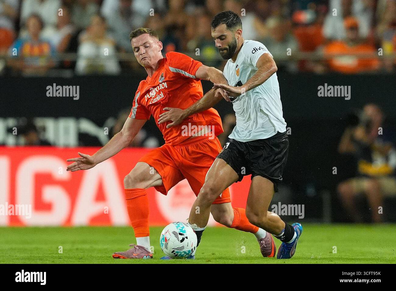 Valencia CF's Luis Rioja (r) and Real Sociedad's Sergio Gomez during La ...